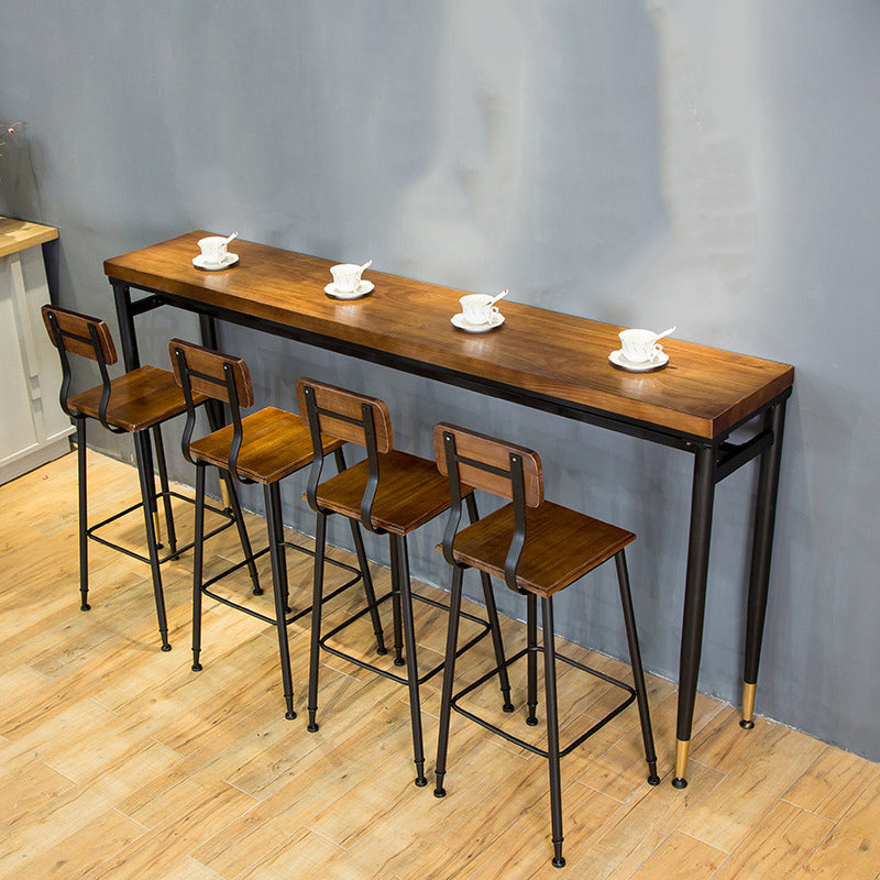 Table à hauteur de bar avec plateau en bois, pieds noirs et base en métal
