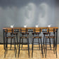 Table à hauteur de bar avec plateau en bois, pieds noirs et base en métal