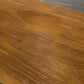 Table à hauteur de bar avec plateau en bois, pieds noirs et base en métal