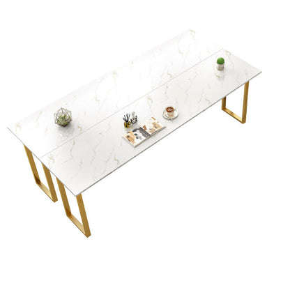 Moderne bartafel met faux marmeren blad en pubtafel voor gebruik op het terras