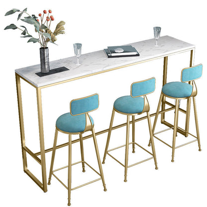 Moderne bartafel, cafétafel met imitatiemarmeren blad en gouden onderstel