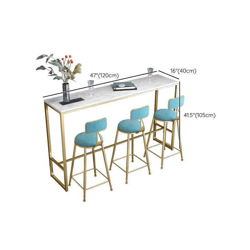 Moderne bartafel, cafétafel met imitatiemarmeren blad en gouden onderstel