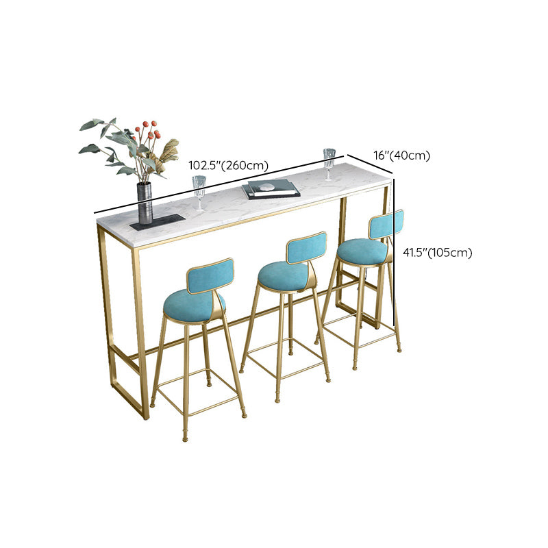 Moderne bartafel, cafétafel met imitatiemarmeren blad en gouden onderstel
