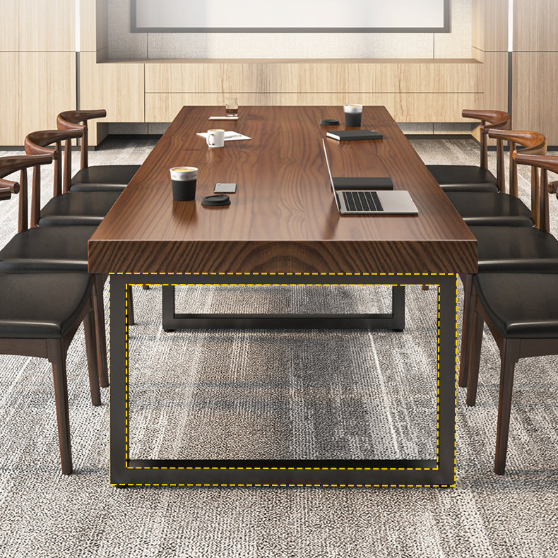 Scrivania rettangolare marrone da ufficio contemporaneo con gambe metalliche