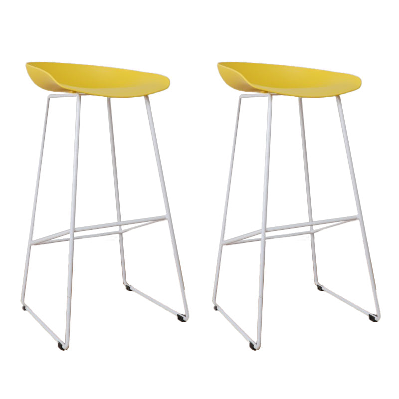 Taburetes de altura de mostrador de metal Glam con taburete de bar con reposapiés para interiores