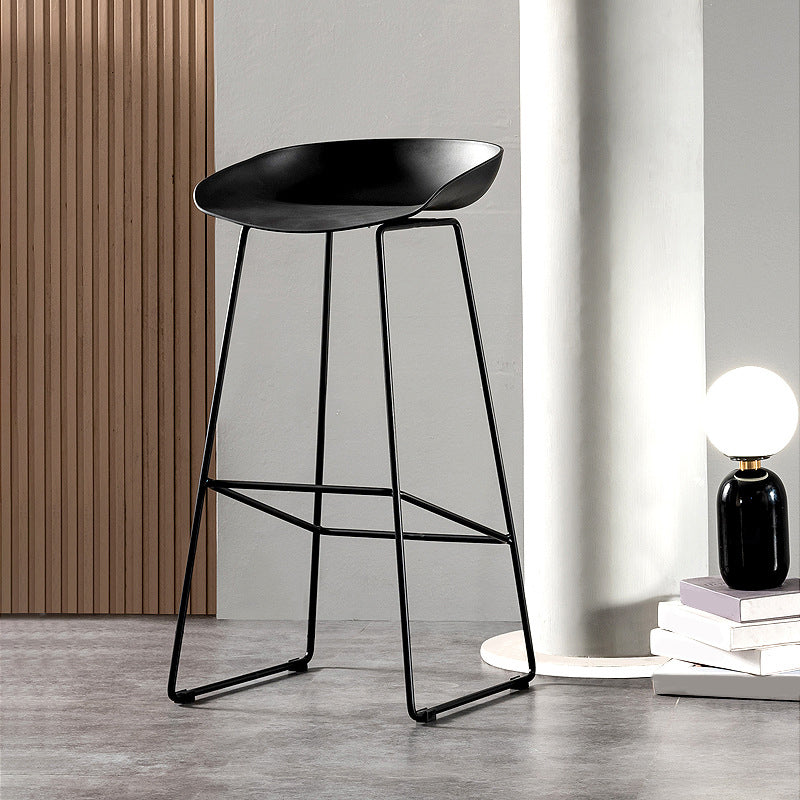 Taburetes de altura de mostrador de metal Glam con taburete de bar con reposapiés para interiores