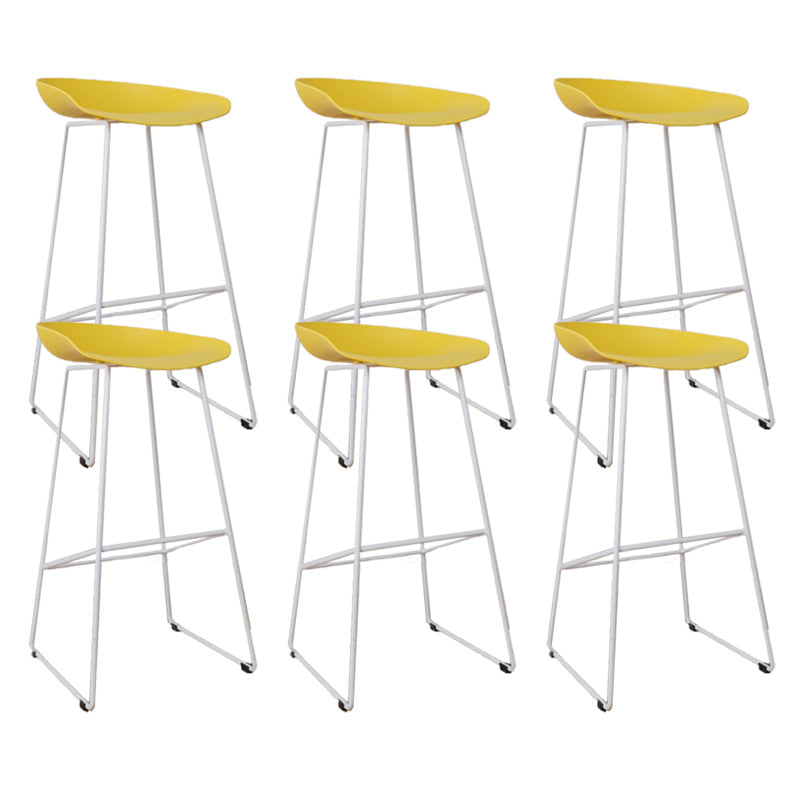 Taburetes de altura de mostrador de metal Glam con taburete de bar con reposapiés para interiores