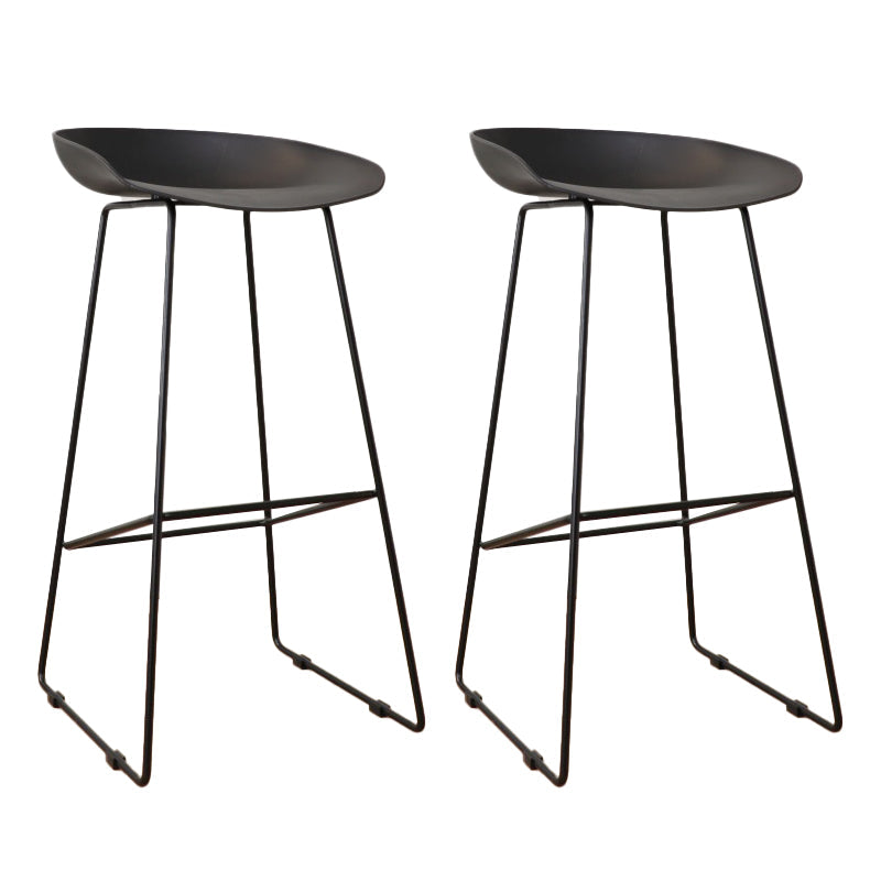 Taburetes de altura de mostrador de metal Glam con taburete de bar con reposapiés para interiores