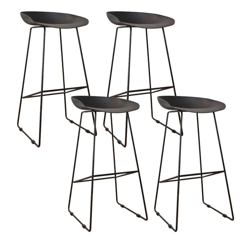 Taburetes de altura de mostrador de metal Glam con taburete de bar con reposapiés para interiores