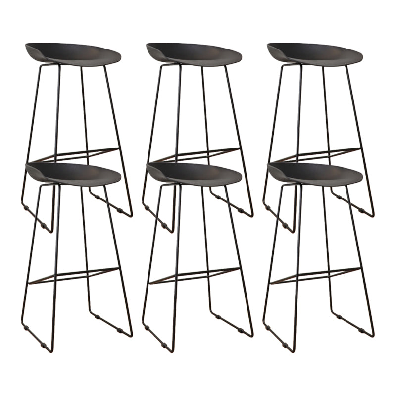 Taburetes de altura de mostrador de metal Glam con taburete de bar con reposapiés para interiores
