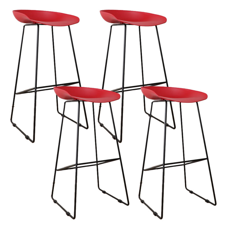 Taburetes de altura de mostrador de metal Glam con taburete de bar con reposapiés para interiores
