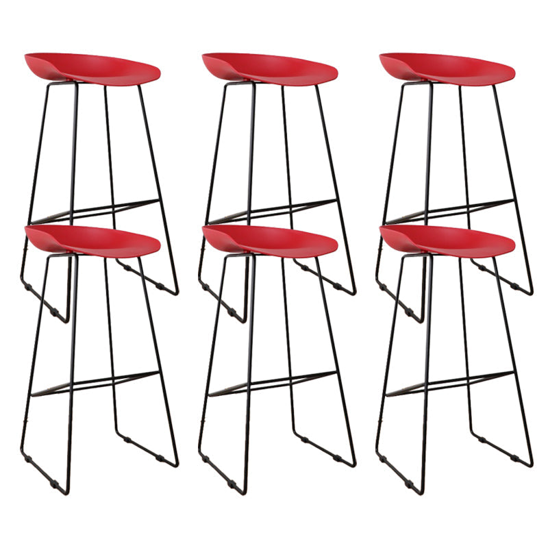 Taburetes de altura de mostrador de metal Glam con taburete de bar con reposapiés para interiores