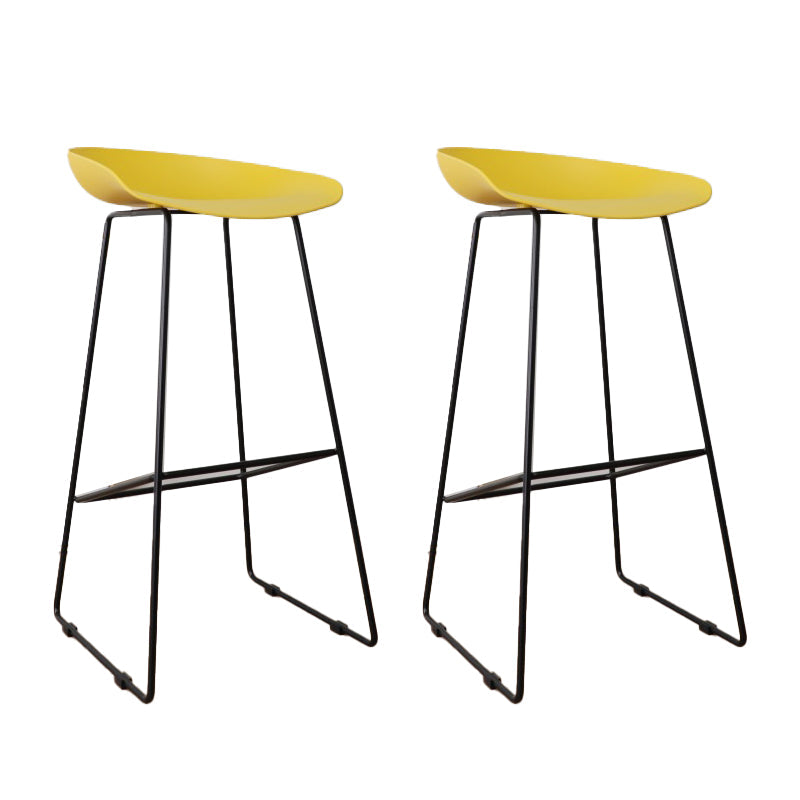 Taburetes de altura de mostrador de metal Glam con taburete de bar con reposapiés para interiores