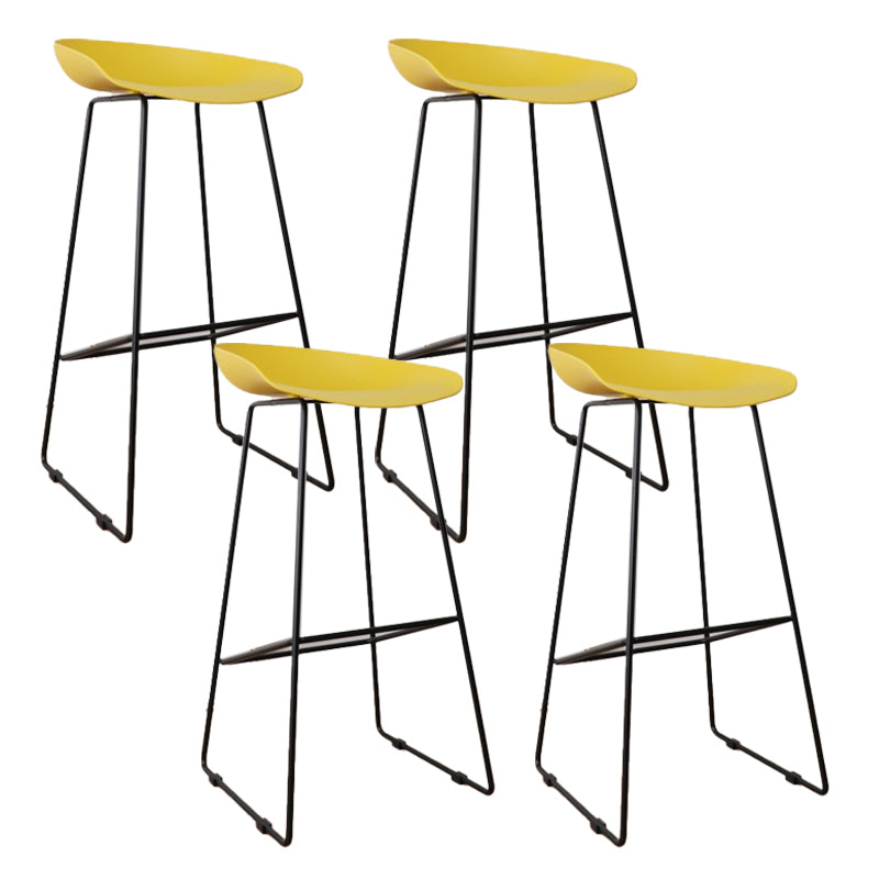 Taburetes de altura de mostrador de metal Glam con taburete de bar con reposapiés para interiores