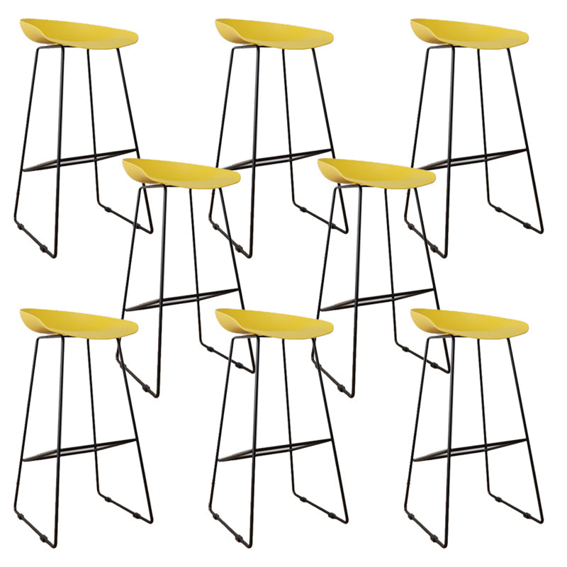 Taburetes de altura de mostrador de metal Glam con taburete de bar con reposapiés para interiores