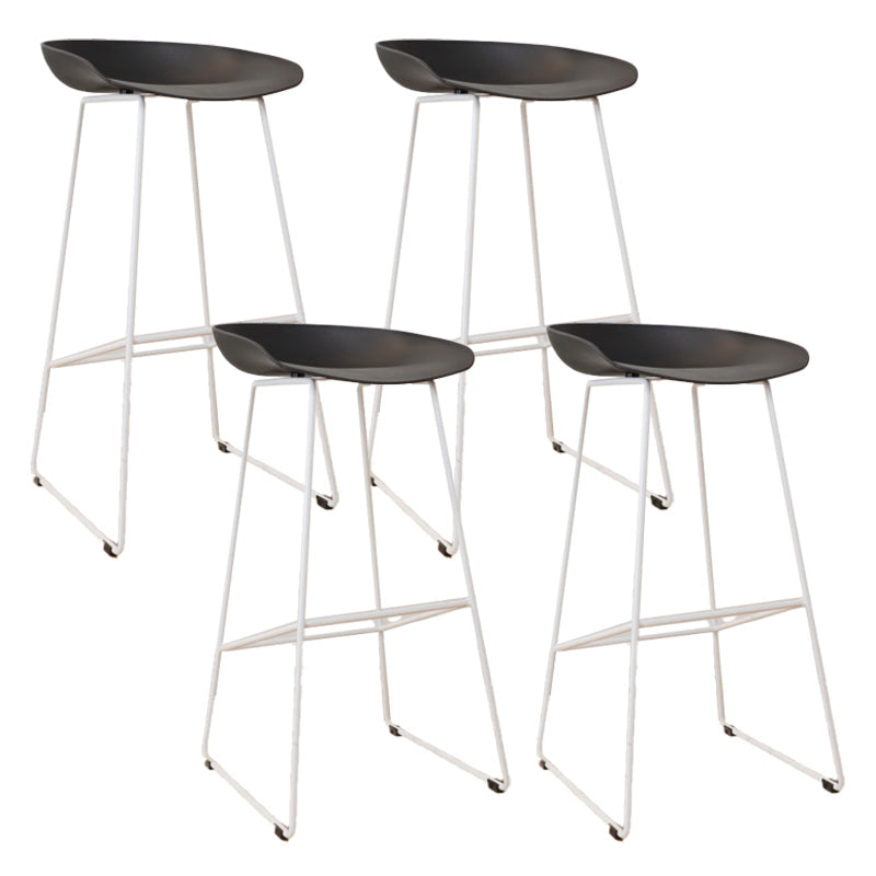 Taburetes de altura de mostrador de metal Glam con taburete de bar con reposapiés para interiores