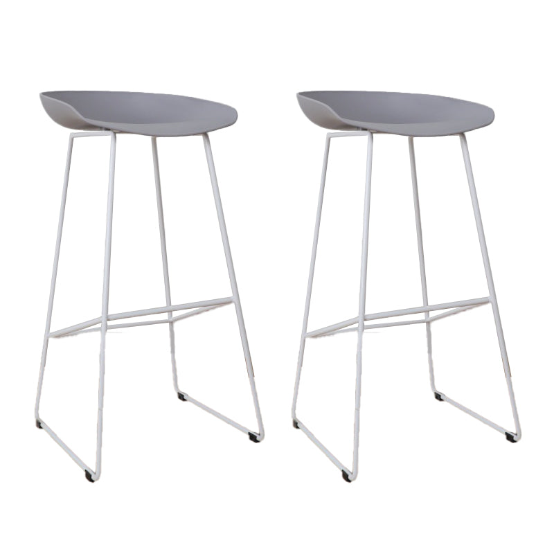 Taburetes de altura de mostrador de metal Glam con taburete de bar con reposapiés para interiores