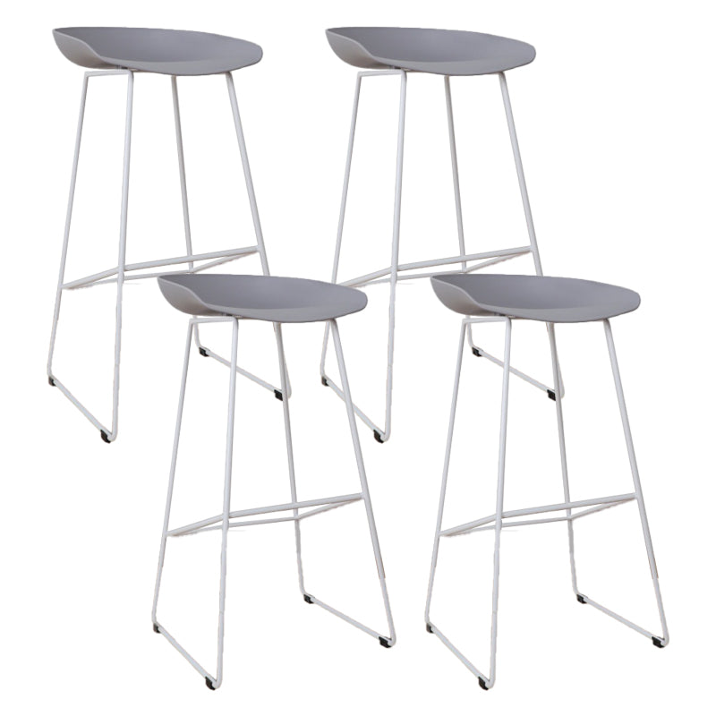 Taburetes de altura de mostrador de metal Glam con taburete de bar con reposapiés para interiores