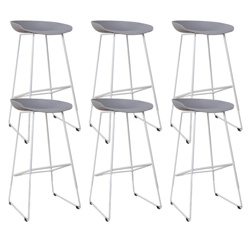 Taburetes de altura de mostrador de metal Glam con taburete de bar con reposapiés para interiores