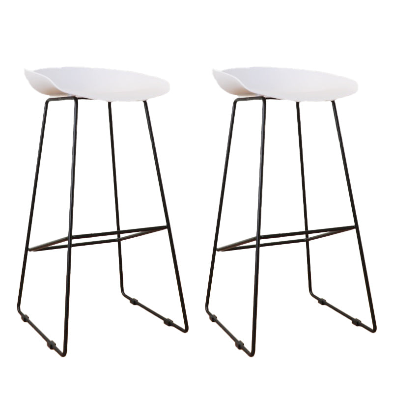 Taburetes de altura de mostrador de metal Glam con taburete de bar con reposapiés para interiores
