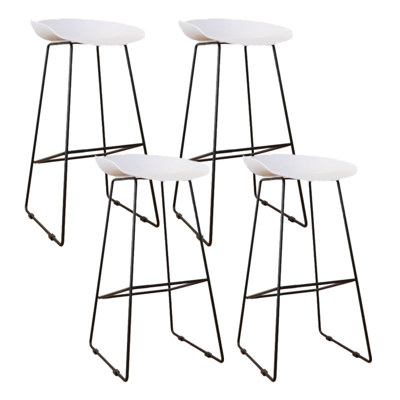 Taburetes de altura de mostrador de metal Glam con taburete de bar con reposapiés para interiores