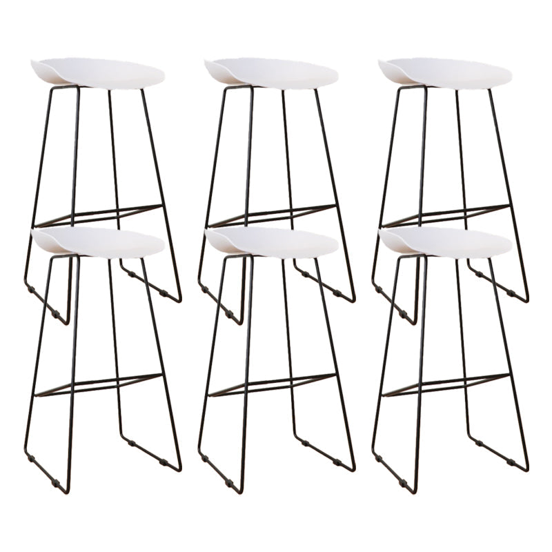 Taburetes de altura de mostrador de metal Glam con taburete de bar con reposapiés para interiores