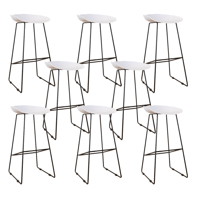 Taburetes de altura de mostrador de metal Glam con taburete de bar con reposapiés para interiores