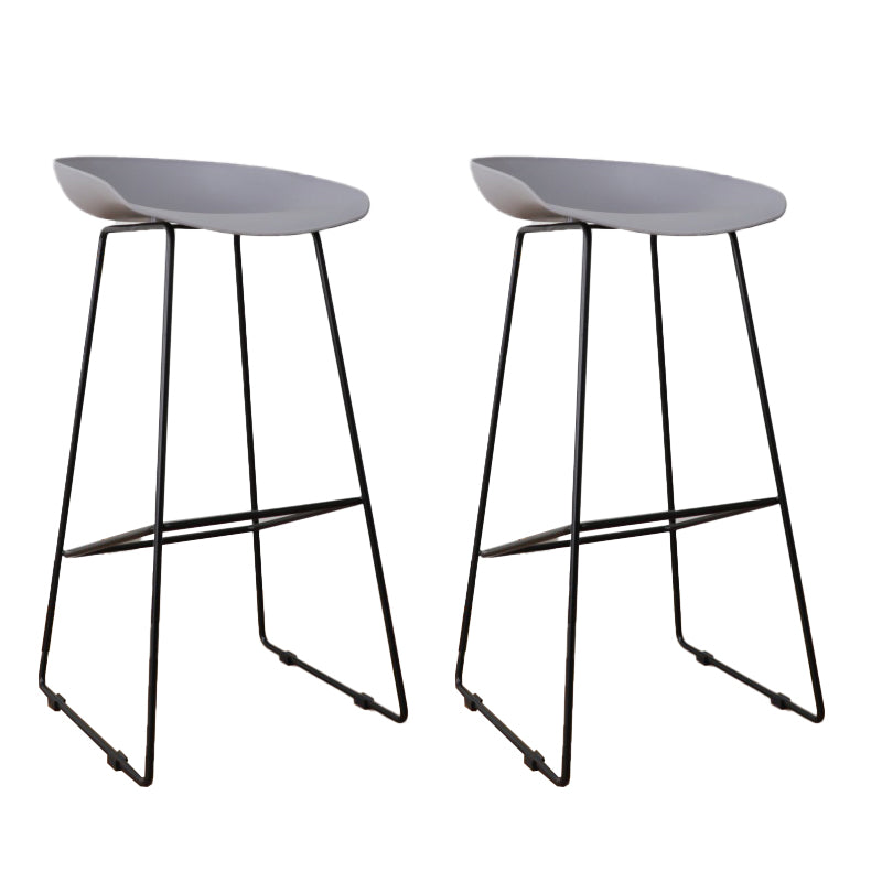 Taburetes de altura de mostrador de metal Glam con taburete de bar con reposapiés para interiores