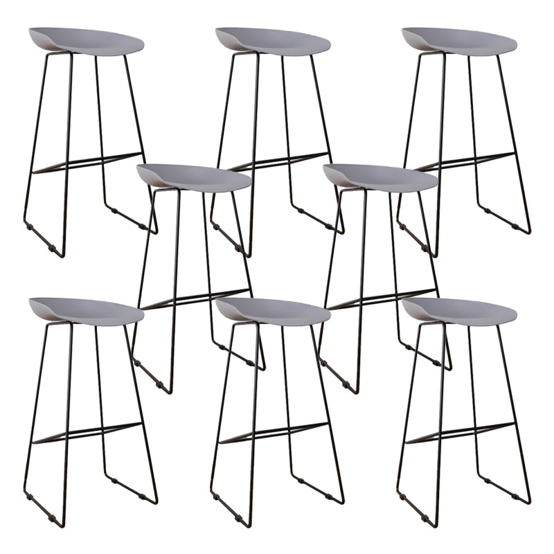 Taburetes de altura de mostrador de metal Glam con taburete de bar con reposapiés para interiores