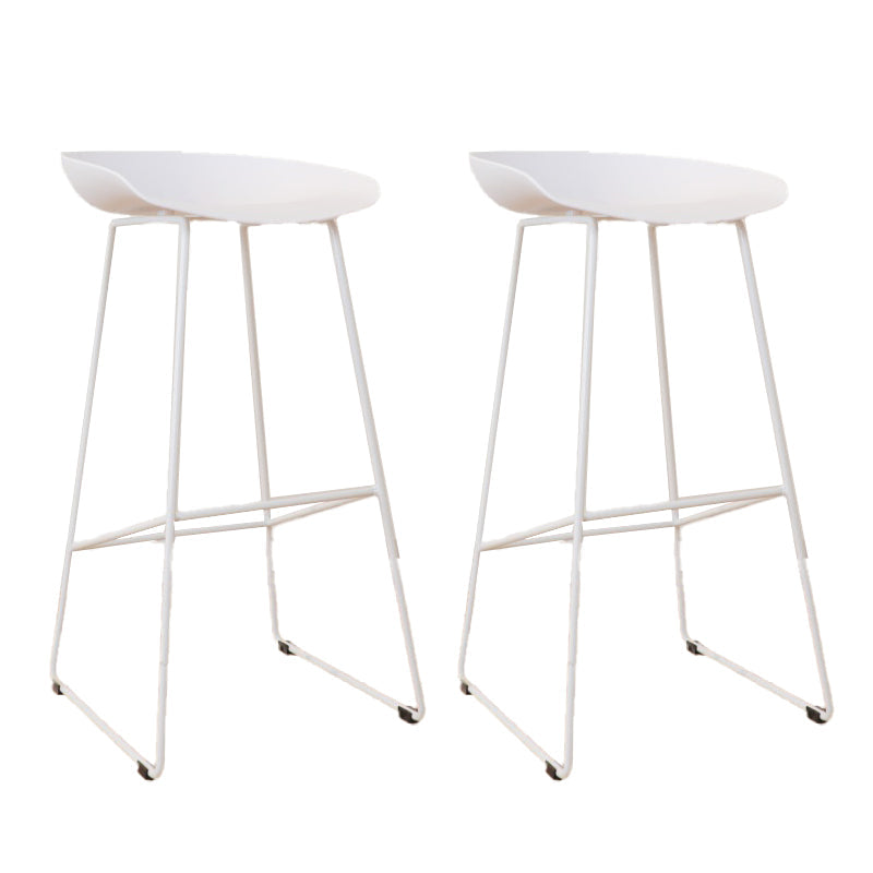 Taburetes de altura de mostrador de metal Glam con taburete de bar con reposapiés para interiores