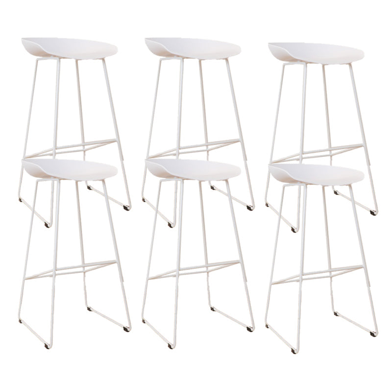 Taburetes de altura de mostrador de metal Glam con taburete de bar con reposapiés para interiores