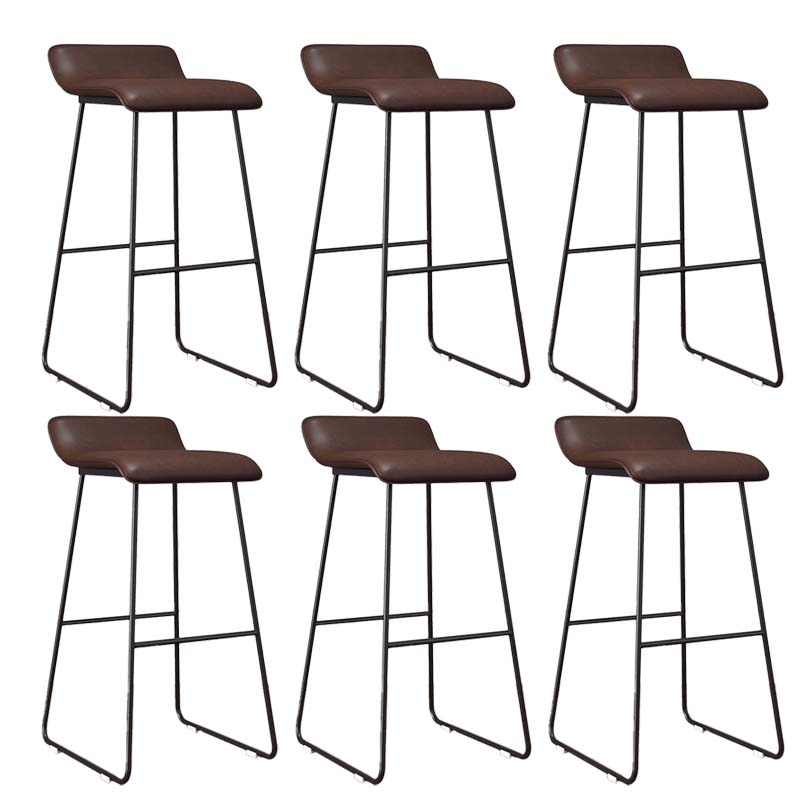 Moderne metalen barkruk van leer met lage rugleuning voor restaurant