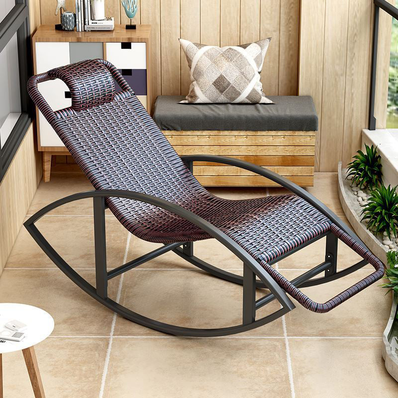 Chaise de fauteuil inclinable créatif chaise de rocker extérieur en osier avec des jambes sombres