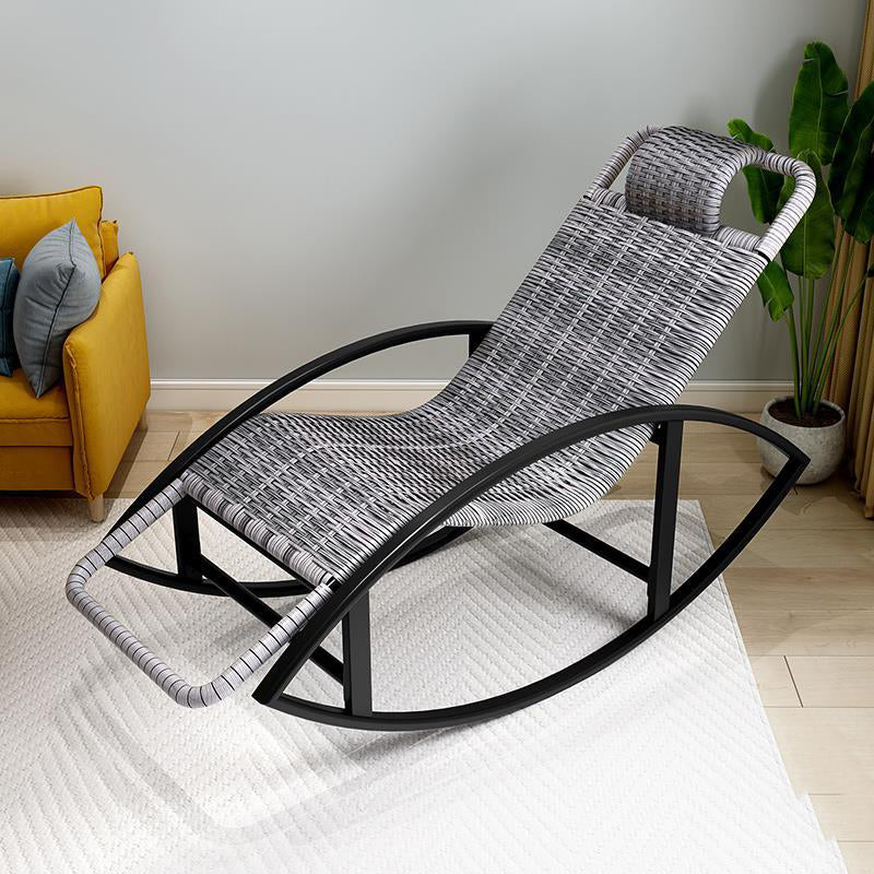 Chaise de fauteuil inclinable créatif chaise de rocker extérieur en osier avec des jambes sombres