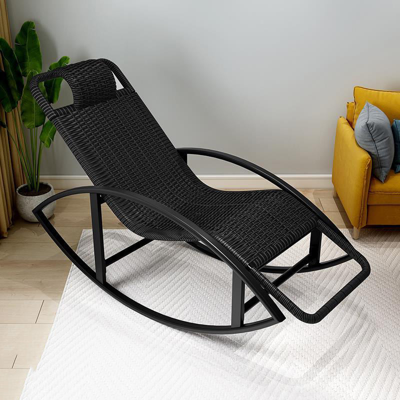 Chaise de fauteuil inclinable créatif chaise de rocker extérieur en osier avec des jambes sombres