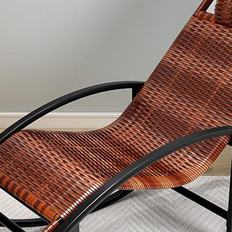 Chaise de fauteuil inclinable créatif chaise de rocker extérieur en osier avec des jambes sombres