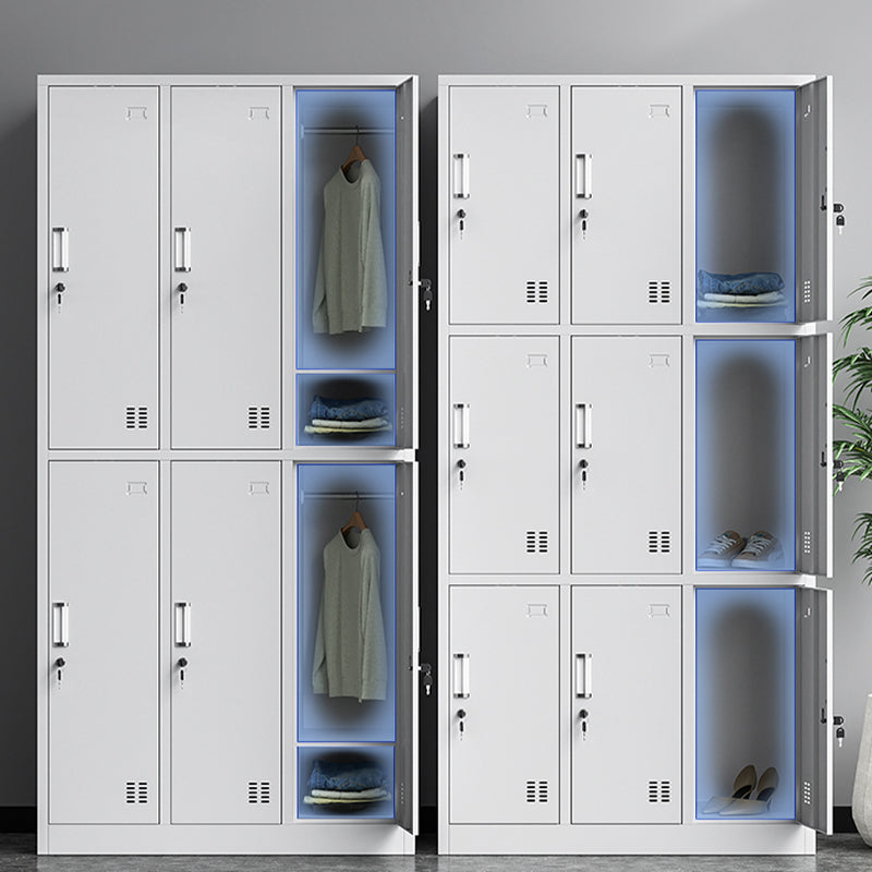 Gabinete de puerta con bisagras para el baño Gabinete de almacenamiento moderno de metal gris