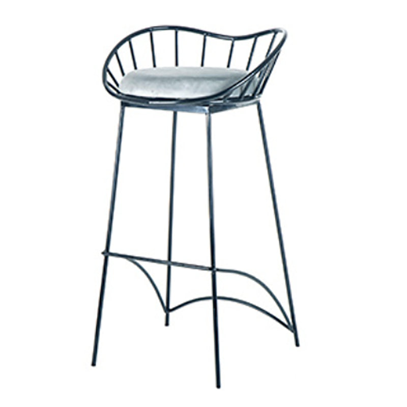 Zeitgenössische Thekenhocker aus Metall, niedrige schwarze Hocker für die Bar