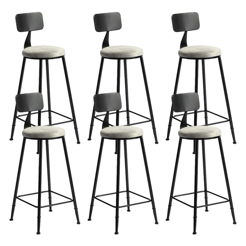 Taburete de bar moderno sin brazos con respaldo, taburete de hierro con cojín de terciopelo para Bar
