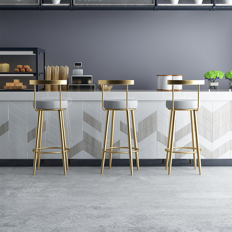 Taburete de bar de hierro con respaldo sin brazos Glam, taburete con cojín y pedal para cocina