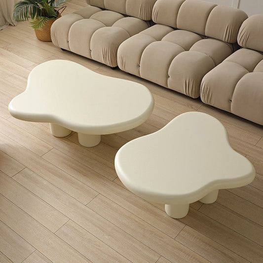 スカンジナビアのフリーフォームコーヒーテーブル4本の木製の脚1ピース