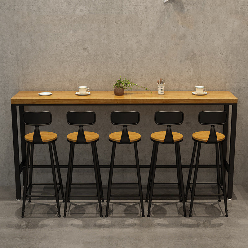 Industriële tafel op barhoogte Massief houten bartafel voor gebruik op het terras