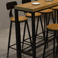 Industriële tafel op barhoogte Massief houten bartafel voor gebruik op het terras