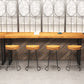 Tavolo industriale da bar con piano in legno massello, tavolo da pub bistrot con base nera
