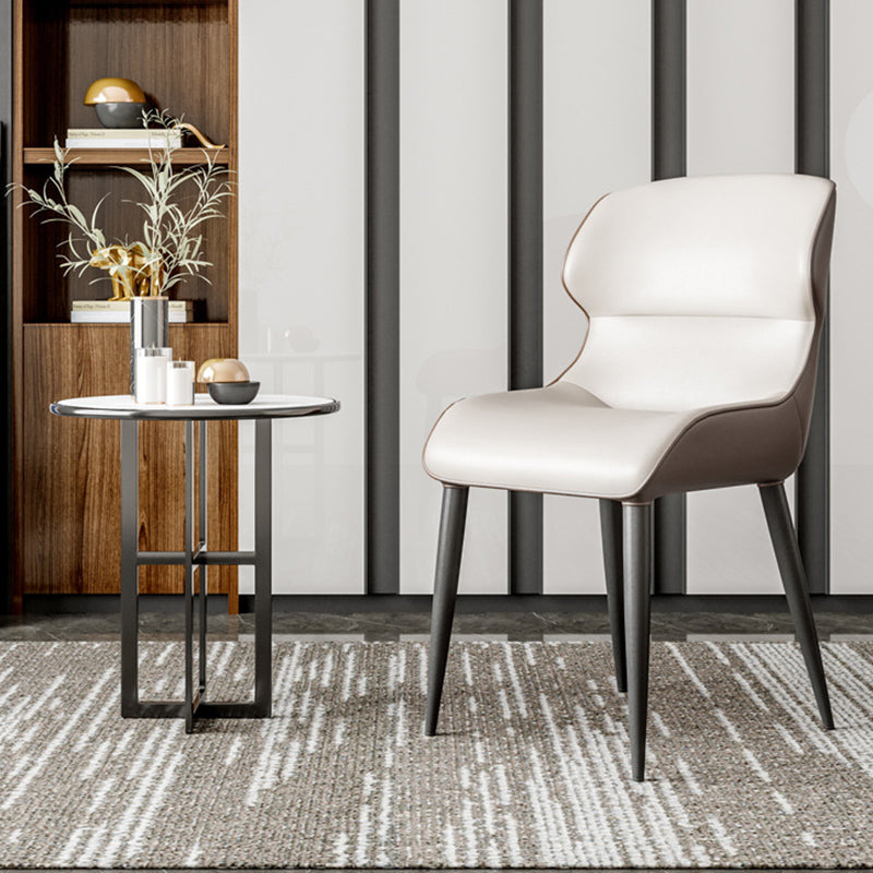 Sillas laterales de brazo de estilo moderno silla de cuero falso con patas de metal para la cocina