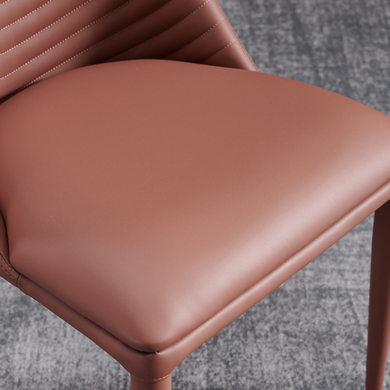 キッチン用の金属製の脚とモダンなスタイルのアームレスサイドチェアフェイクレザーチェア