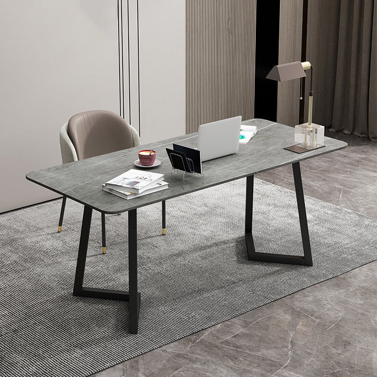 Bureau de bureau en marbre industriel et bureau d'écriture de bureau avec des jambes en métal