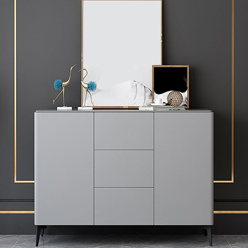 Cuffe da pranzo in legno in stile glam con armadi e cassetti