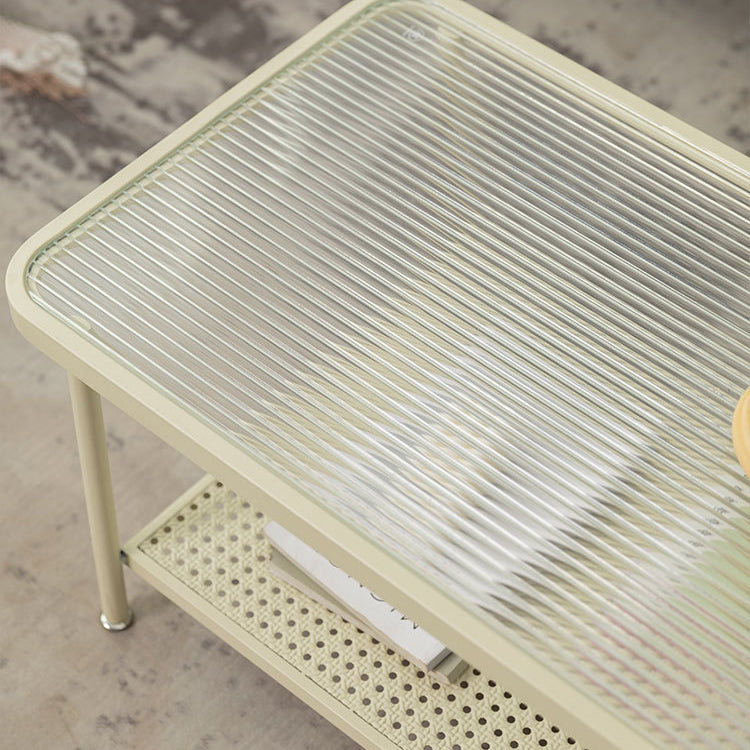 Table basse rectangulaire en verre de 15,75 po, table de cocktail à 4 pieds en fer avec étagère