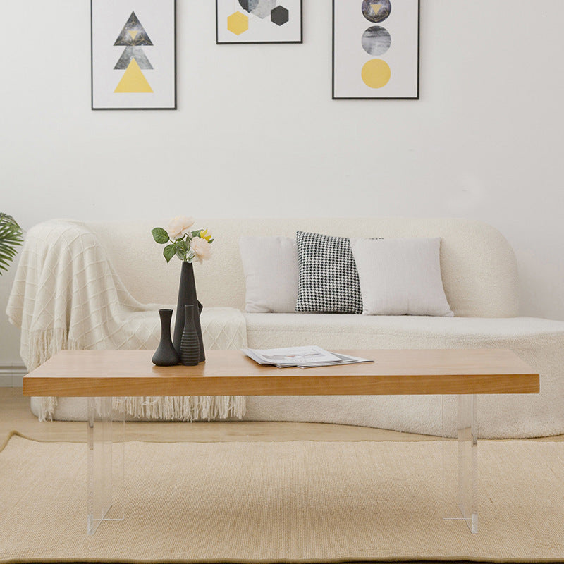 Table basse scandinave avec plateau en bois massif et base en acrylique
